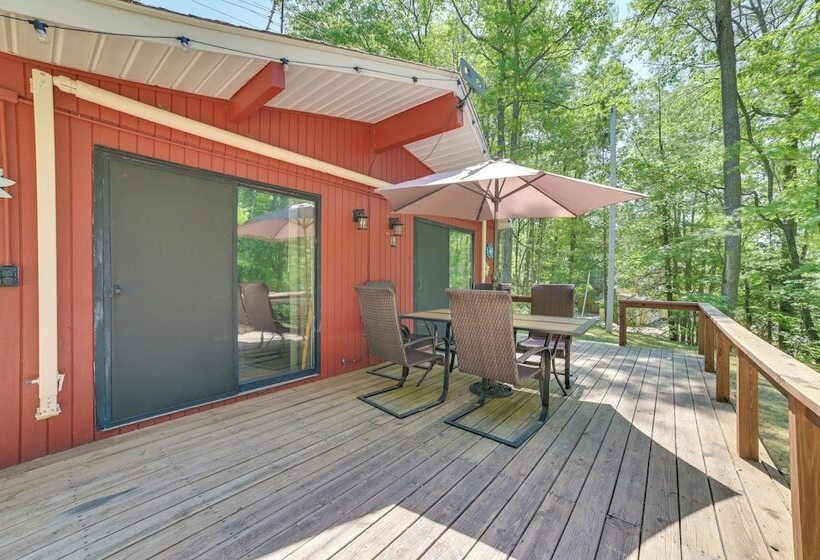 Rose City Cabin W/ Fire Pit & Lake Access