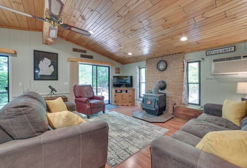 Rose City Cabin W/ Fire Pit & Lake Access