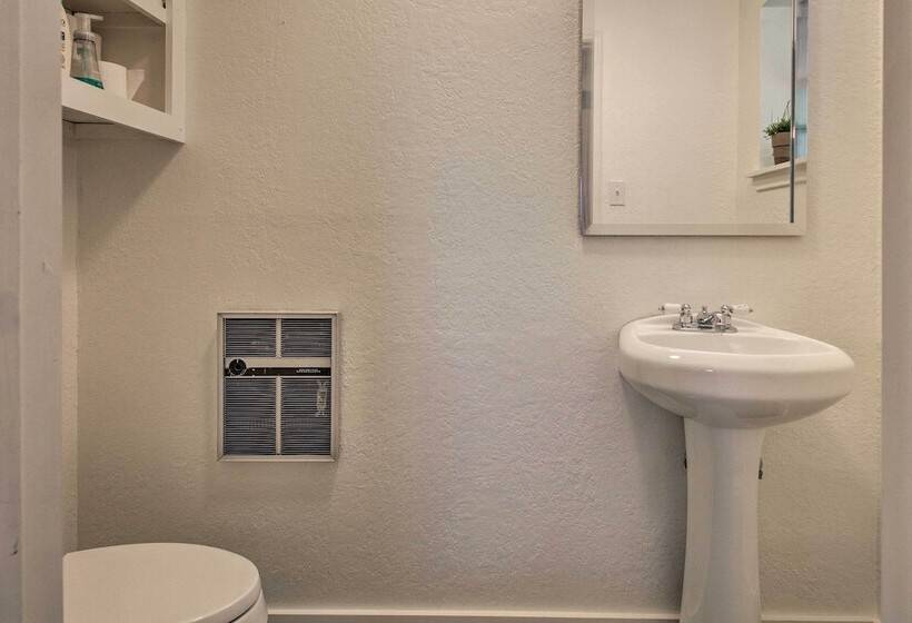 Rural Texas Escape On 10 Acres W/ Deck & Sunroom!