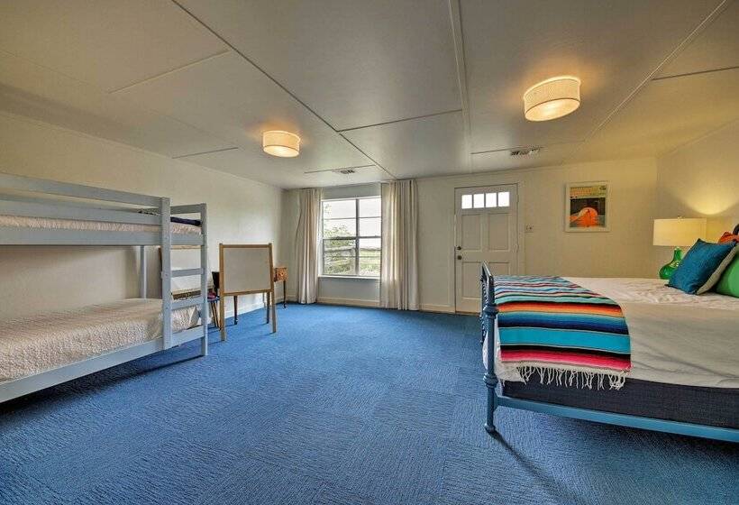 Rural Texas Escape On 10 Acres W/ Deck & Sunroom!