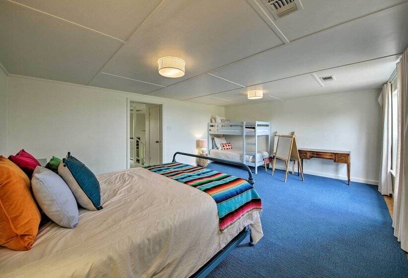 Rural Texas Escape On 10 Acres W/ Deck & Sunroom!