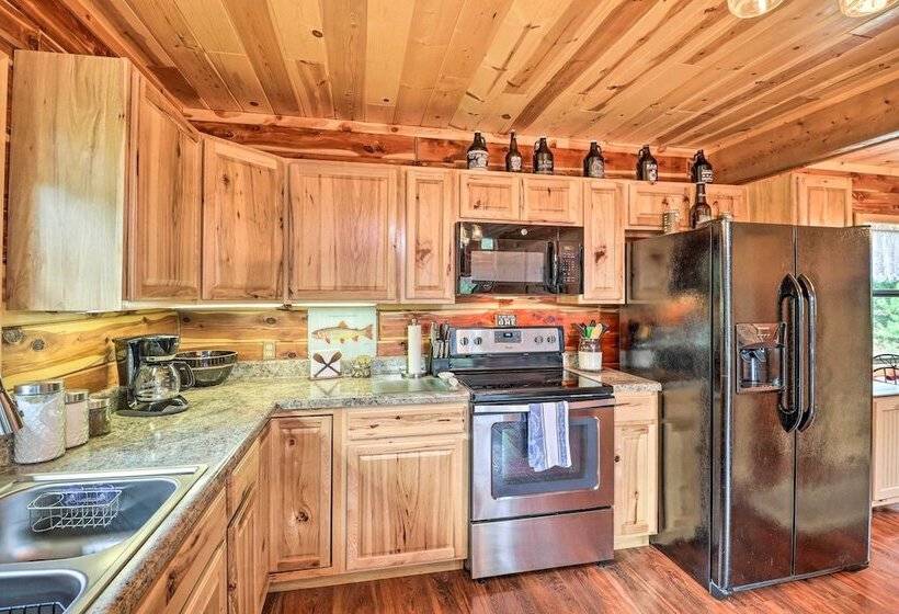 Rural Wooded Cabin Near Trophy Trout Fishing!