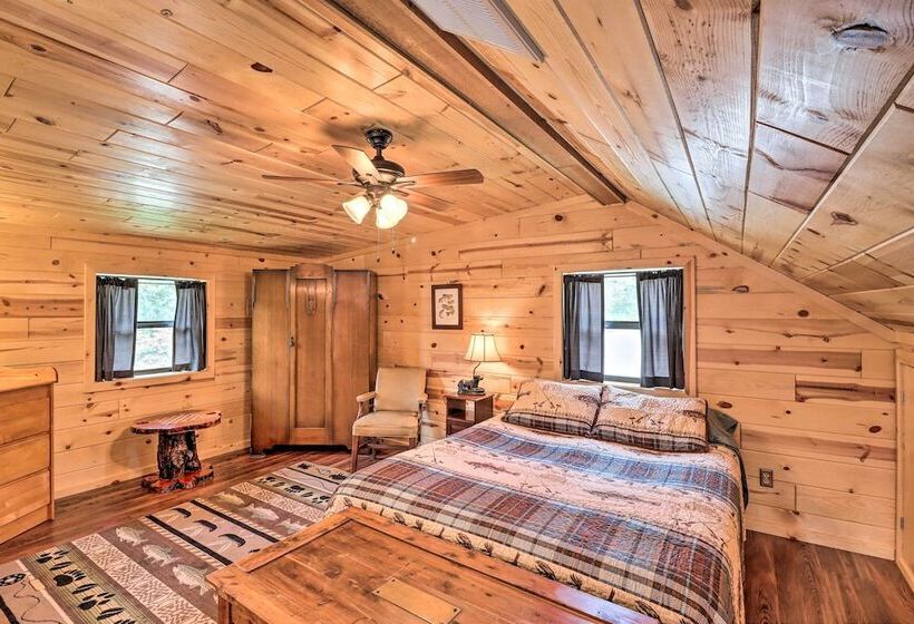 Rural Wooded Cabin Near Trophy Trout Fishing!