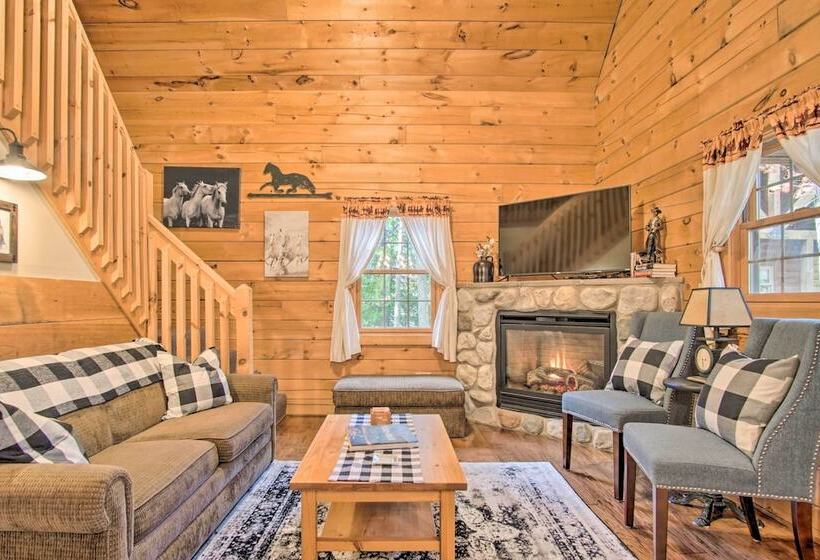 Rustic Rothbury Cabin W/ Resort Amenity Access!