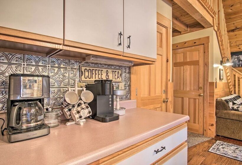 Rustic Rothbury Cabin W/ Resort Amenity Access!