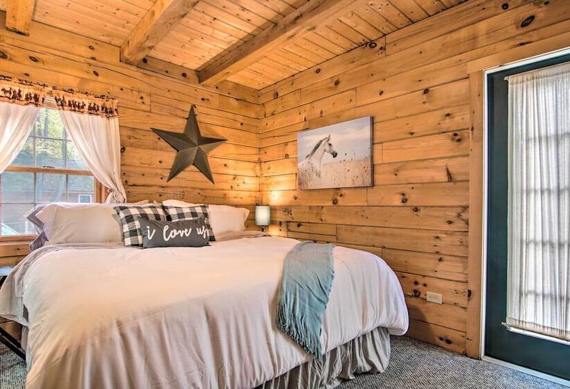 Rustic Rothbury Cabin W/ Resort Amenity Access!