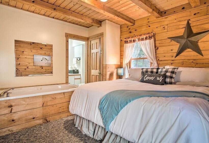 Rustic Rothbury Cabin W/ Resort Amenity Access!