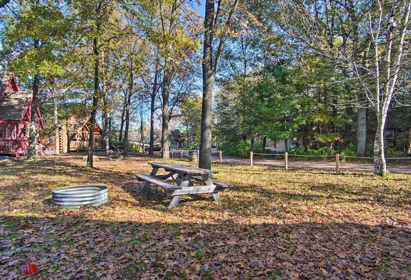 Rustic Rothbury Cabin W/ Resort Amenity Access!