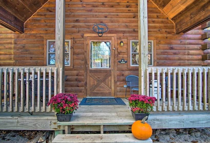 Rustic Rothbury Cabin W/ Resort Amenity Access!