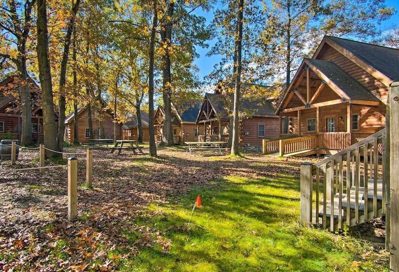 Rustic Rothbury Cabin W/ Resort Amenity Access!