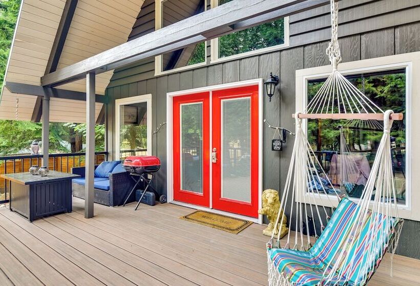 Rustic Cougar Cabin W/ Wood Burning Fire Pit!