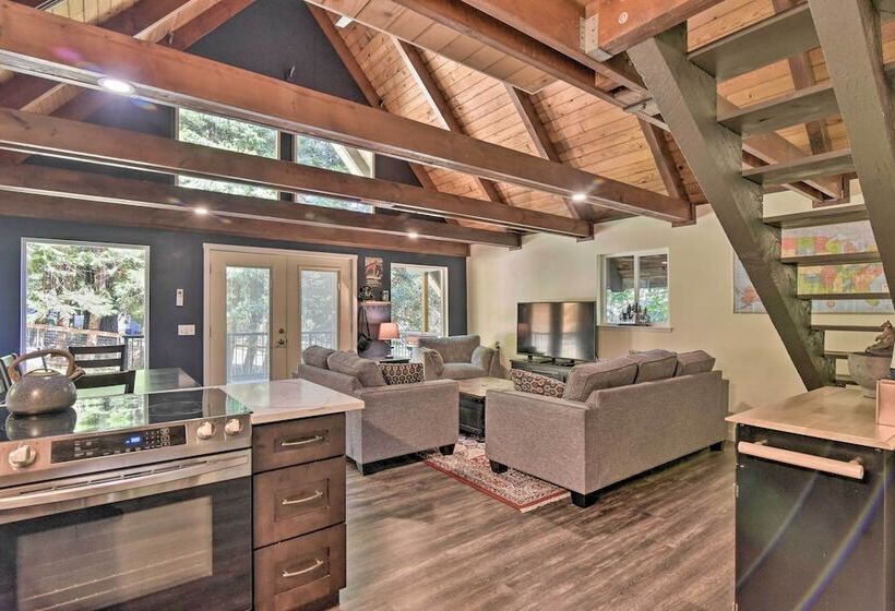 Rustic Cougar Cabin W/ Wood Burning Fire Pit!