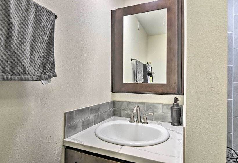 Rustic Cougar Cabin W/ Wood Burning Fire Pit!