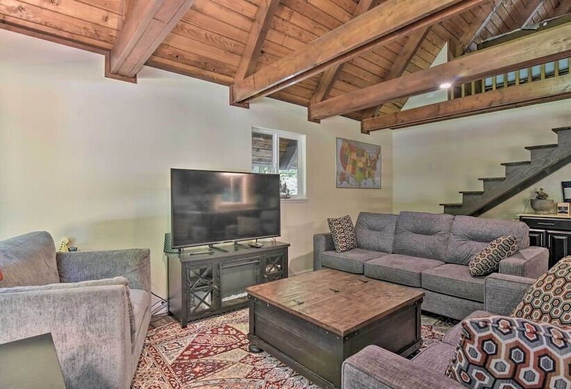 Rustic Cougar Cabin W/ Wood Burning Fire Pit!