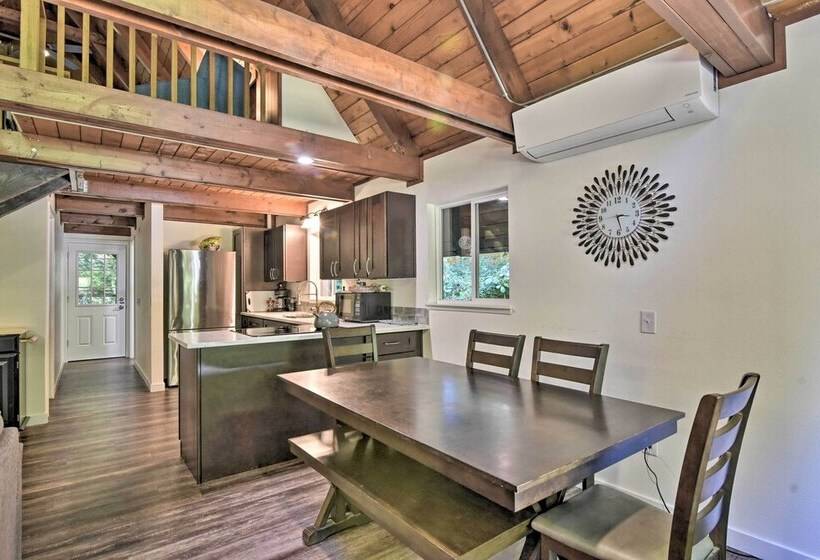 Rustic Cougar Cabin W/ Wood Burning Fire Pit!