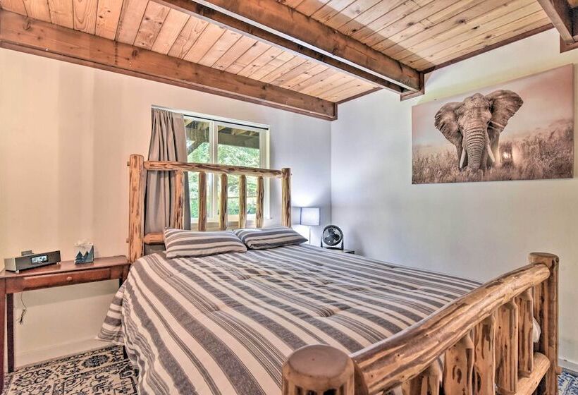 Rustic Cougar Cabin W/ Wood Burning Fire Pit!