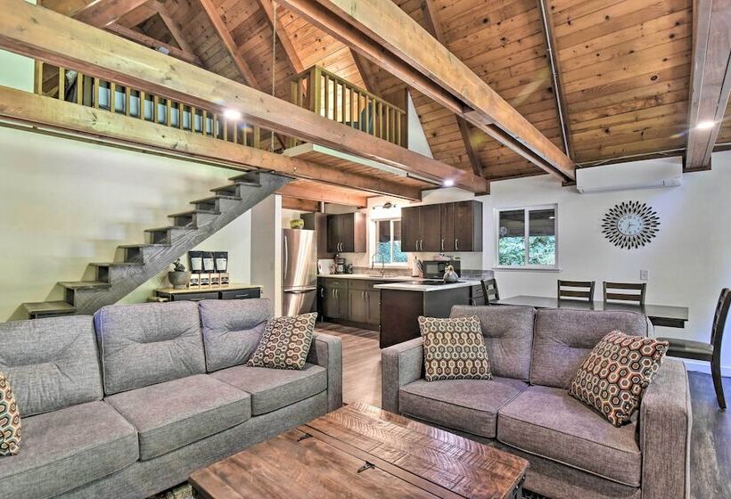 Rustic Cougar Cabin W/ Wood Burning Fire Pit!