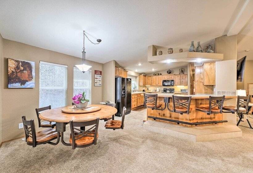 Rustic Escape W/ Deck, Hot Tub & Mountain Views