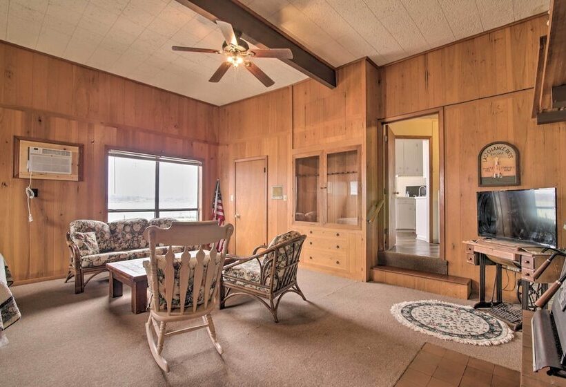 Rustic Lake Buchanan Hideaway W/ Game Room & Grill