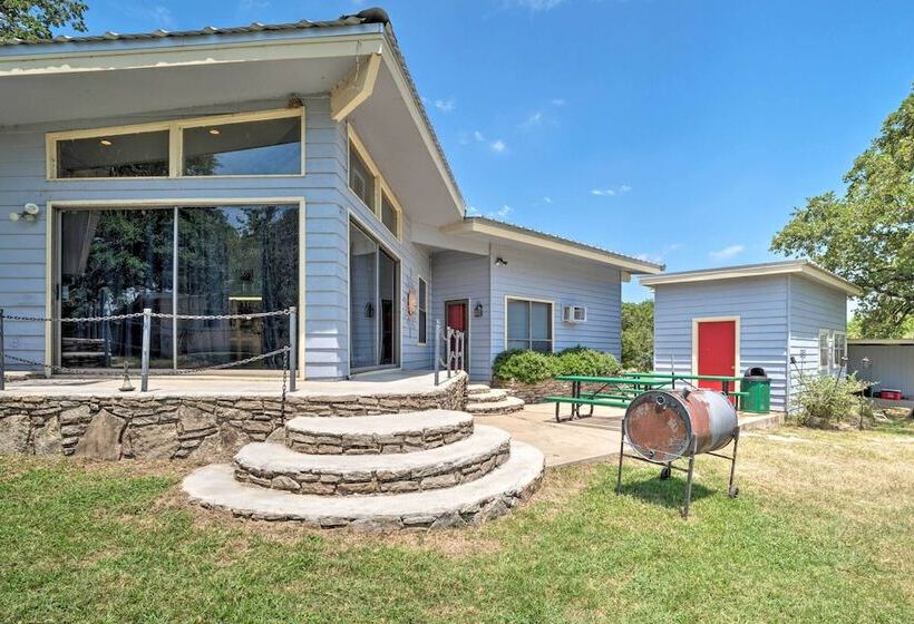 Rustic Lake Buchanan Hideaway W/ Game Room & Grill