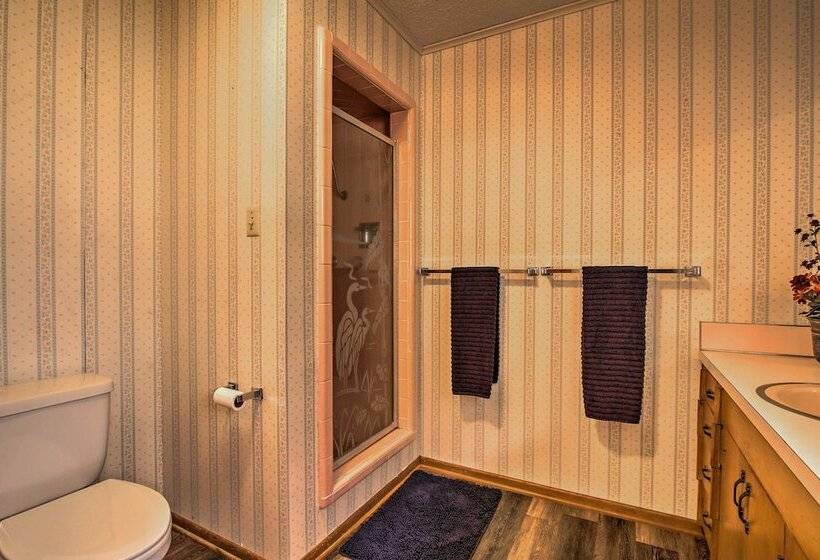 Rustic Lake Buchanan Hideaway W/ Game Room & Grill