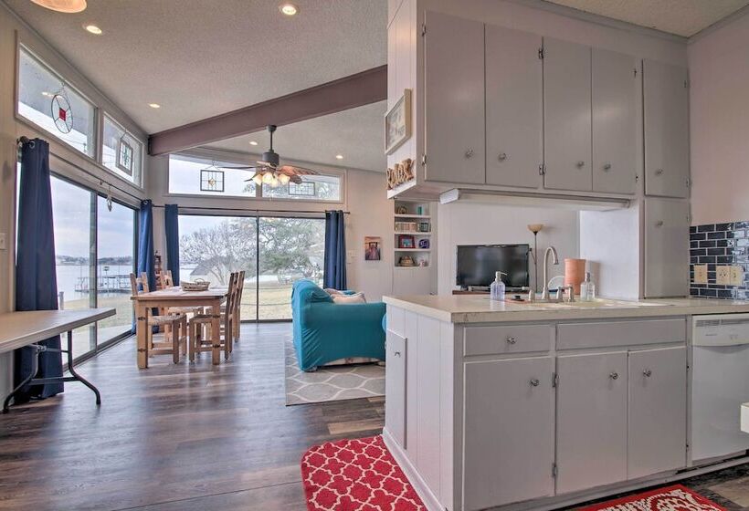Rustic Lake Buchanan Hideaway W/ Game Room & Grill