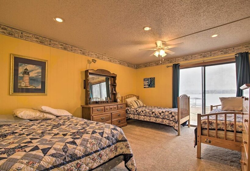 Rustic Lake Buchanan Hideaway W/ Game Room & Grill