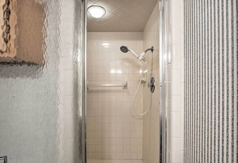 Rustic Lake Buchanan Hideaway W/ Game Room & Grill