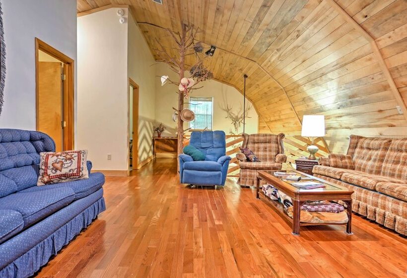 Rustic Taswell Cabin: Grill + Walk To Patoka Lake!