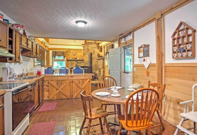 Rustic Taswell Cabin: Grill + Walk To Patoka Lake!