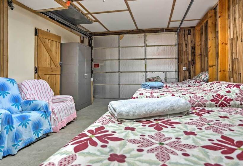 Rustic Taswell Cabin: Grill + Walk To Patoka Lake!