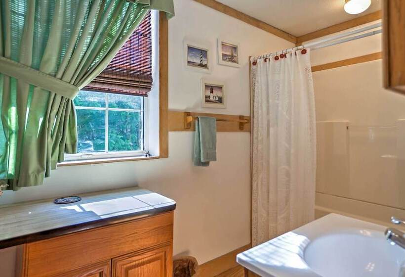 Rustic Taswell Cabin: Grill + Walk To Patoka Lake!