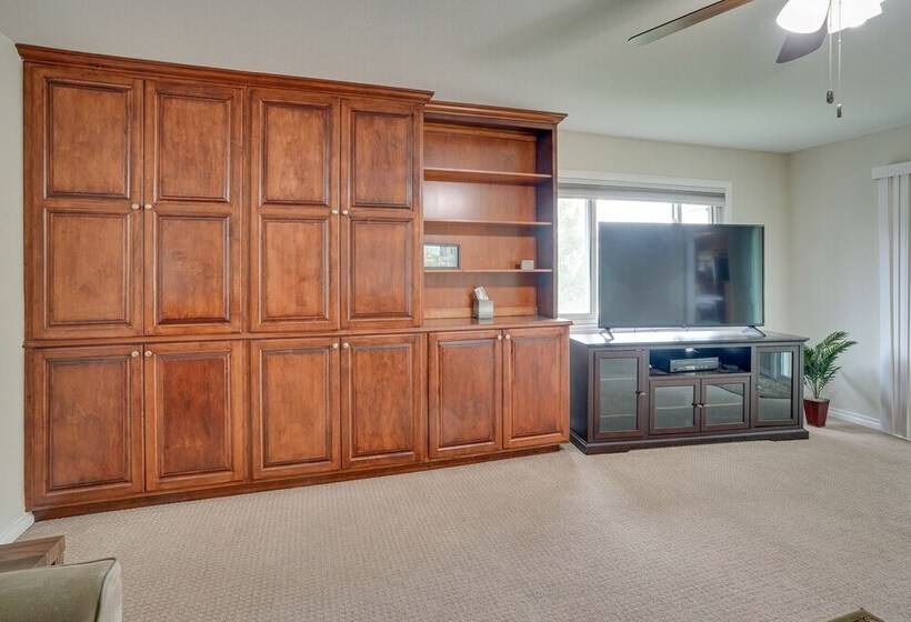 Santa Ana Home W/ Patio, 9 Mi To Disneyland!