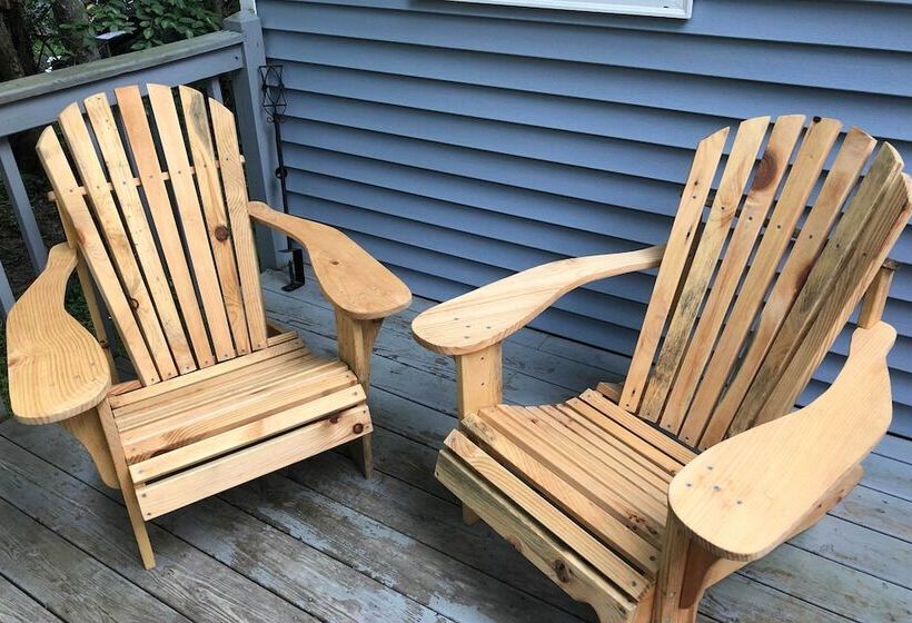 Sawyer Lake Retreat W/ Decks: Walk To Beach!