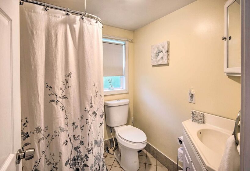 Sawyer Lake Retreat W/ Decks: Walk To Beach!