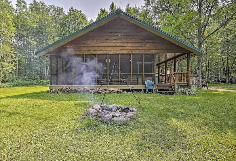 Scenic Cabin On 2 Acres Near Lake Holcombe Marina!