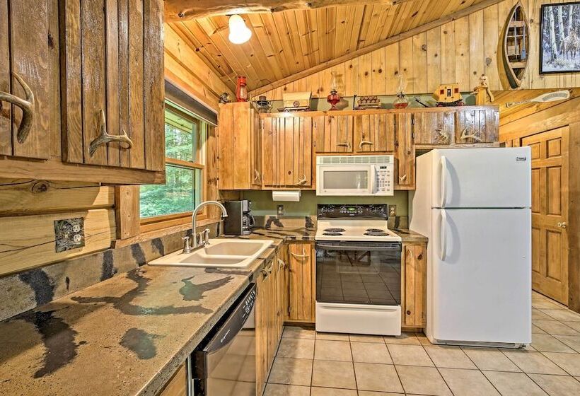 Scenic Cabin On 2 Acres Near Lake Holcombe Marina!