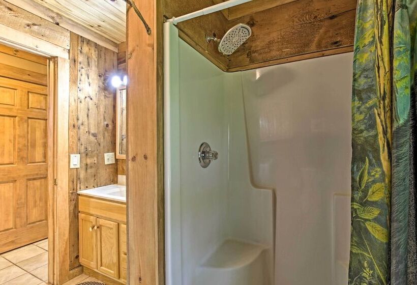 Scenic Cabin On 2 Acres Near Lake Holcombe Marina!