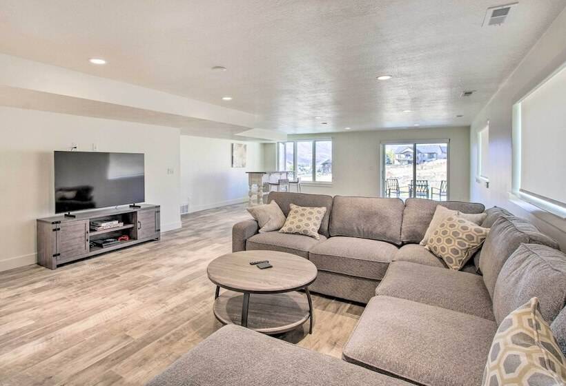 Scenic Eden Gem W/ Hot Tub ~ 6 Mi To Ski Area