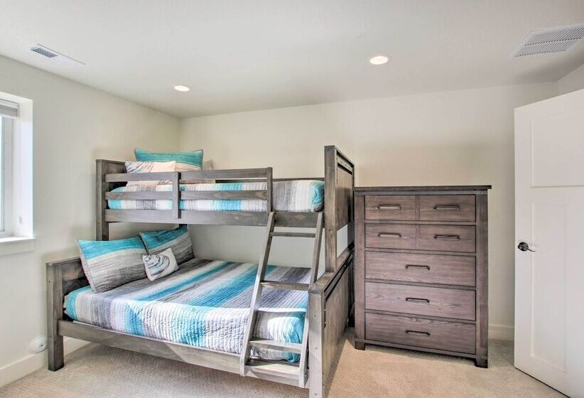 Scenic Eden Gem W/ Hot Tub ~ 6 Mi To Ski Area