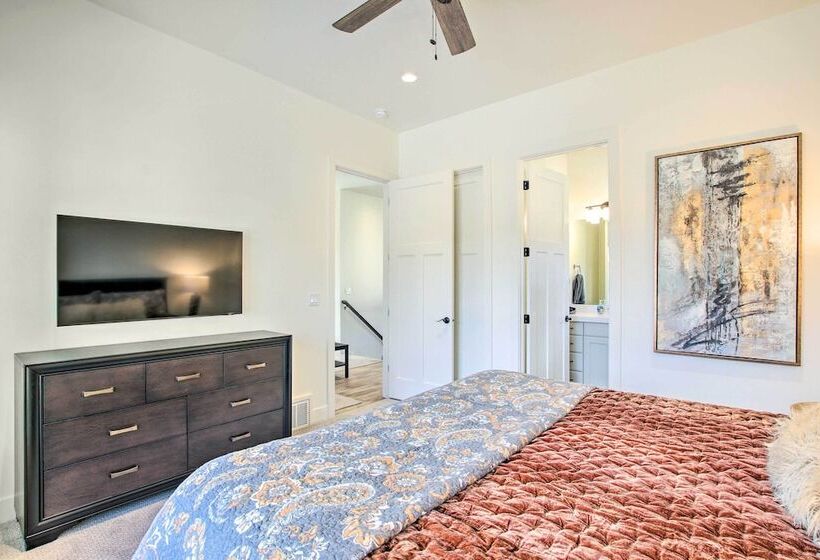 Scenic Eden Gem W/ Hot Tub ~ 6 Mi To Ski Area