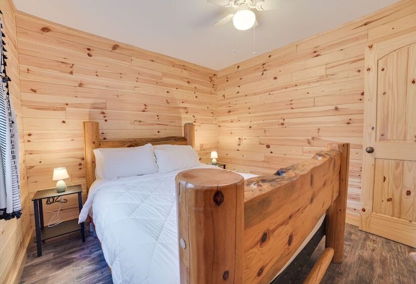 Scenic  Evan S Hideaway  Steps To Lake Huron!