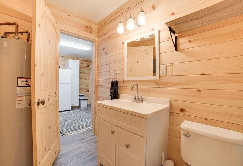 Scenic  Evan S Hideaway  Steps To Lake Huron!