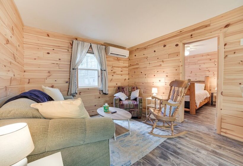 Scenic  Evan S Hideaway  Steps To Lake Huron!