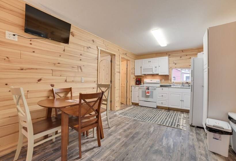 Scenic  Evan S Hideaway  Steps To Lake Huron!