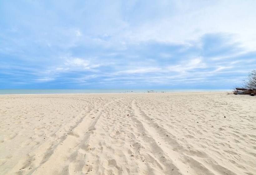 Scenic  Evan S Hideaway  Steps To Lake Huron!