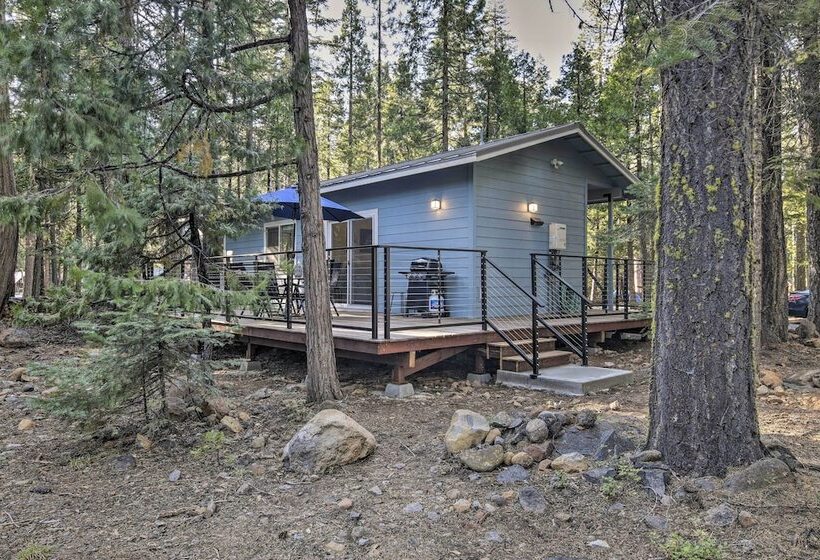 Secluded Butte Meadows Cabin W/ Deck & Grill!