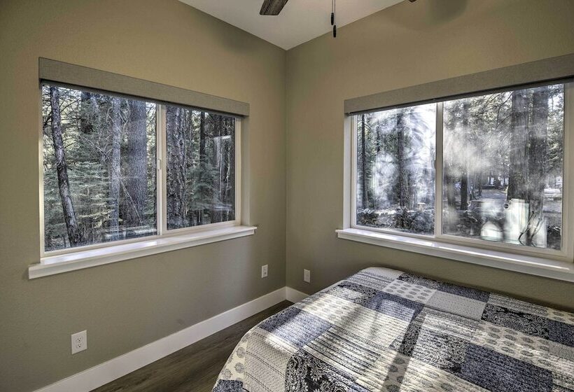 Secluded Butte Meadows Cabin W/ Deck & Grill!