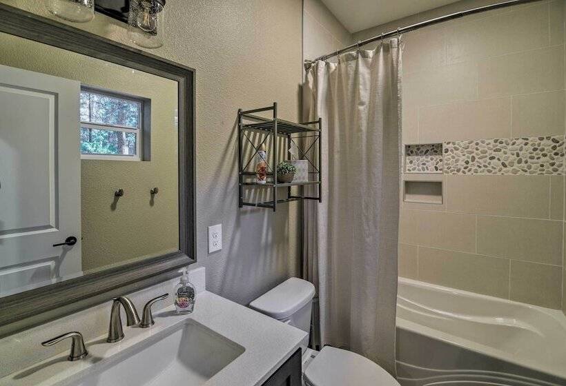 Secluded Butte Meadows Cabin W/ Deck & Grill!