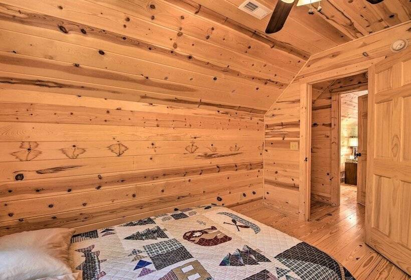 Secluded Cabin W/ Deck 13 Miles To Downtown Murphy